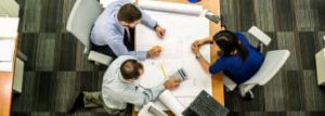 Passer de l&rsquo;auto-entrepreneuriat à une EI ou à une société
