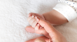 Congé paternité du dirigeant : durée, indemnités et démarches