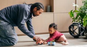 Votre salarié prend un congé parental : le guide pour une transition sereine